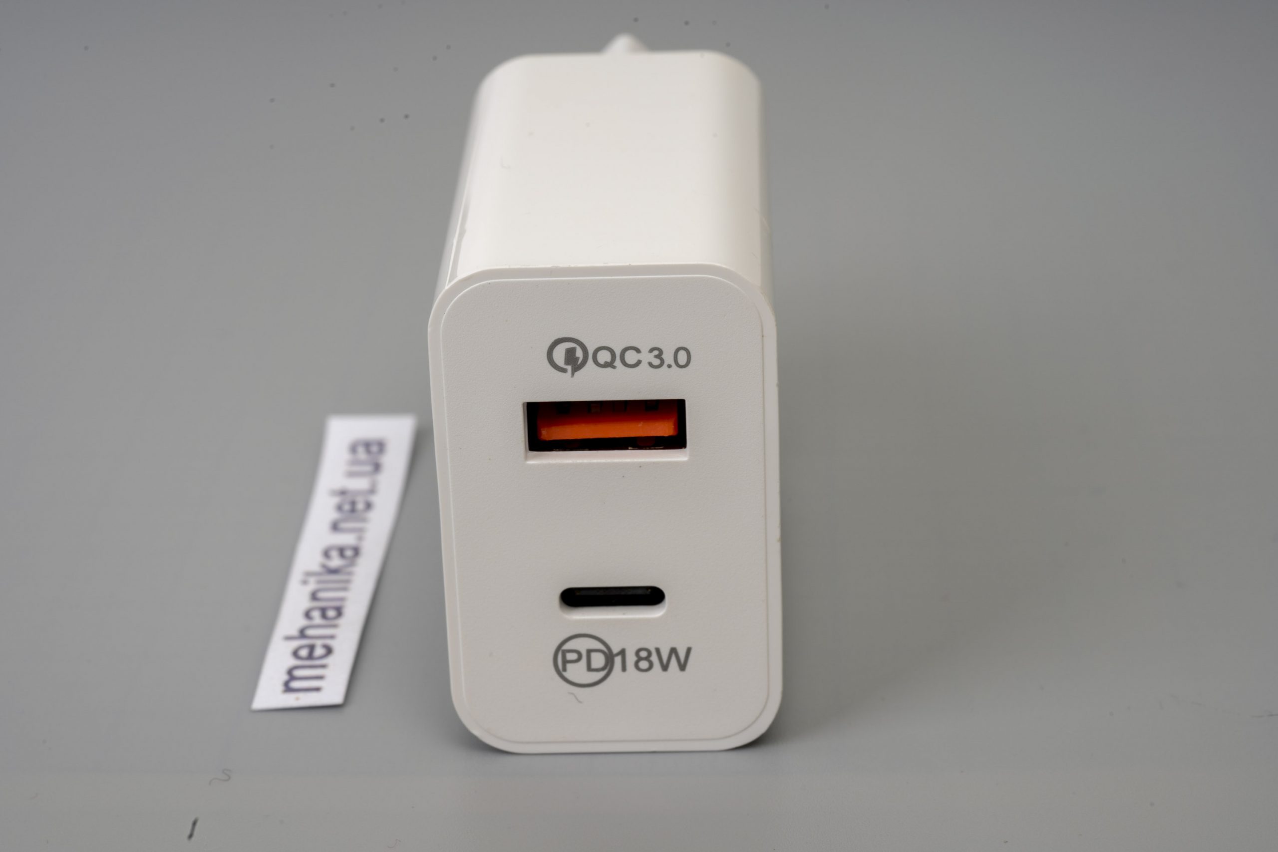 Зарядний пристрій 18W. Швидка зарядка для телефона iPhone QC3.0+PD, повербанка. Білий