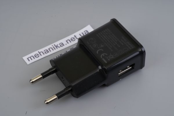 Зарядний пристрій 2А USB, для телефону, повербанка. Чорний