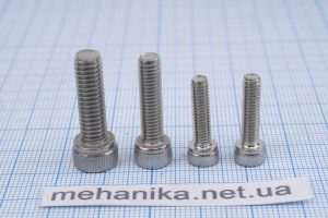 Болт з циліндричною головкою з нержавіючої сталі