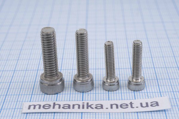 Болт з циліндричною головкою з нержавіючої сталі