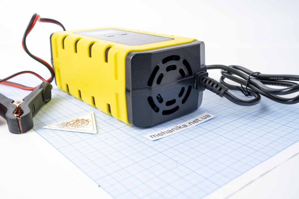 Зарядний пристрій 12V Intelegent Battery Charger JC-12V6A