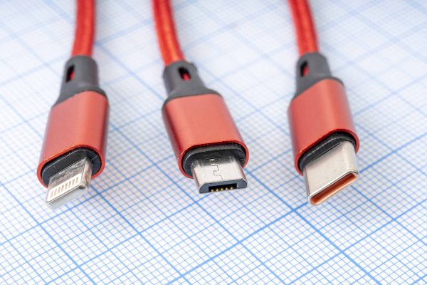Кабель 3 в 1, 5А, для заряджання телефону має вихід для type-c, iPhone, micro-USB
