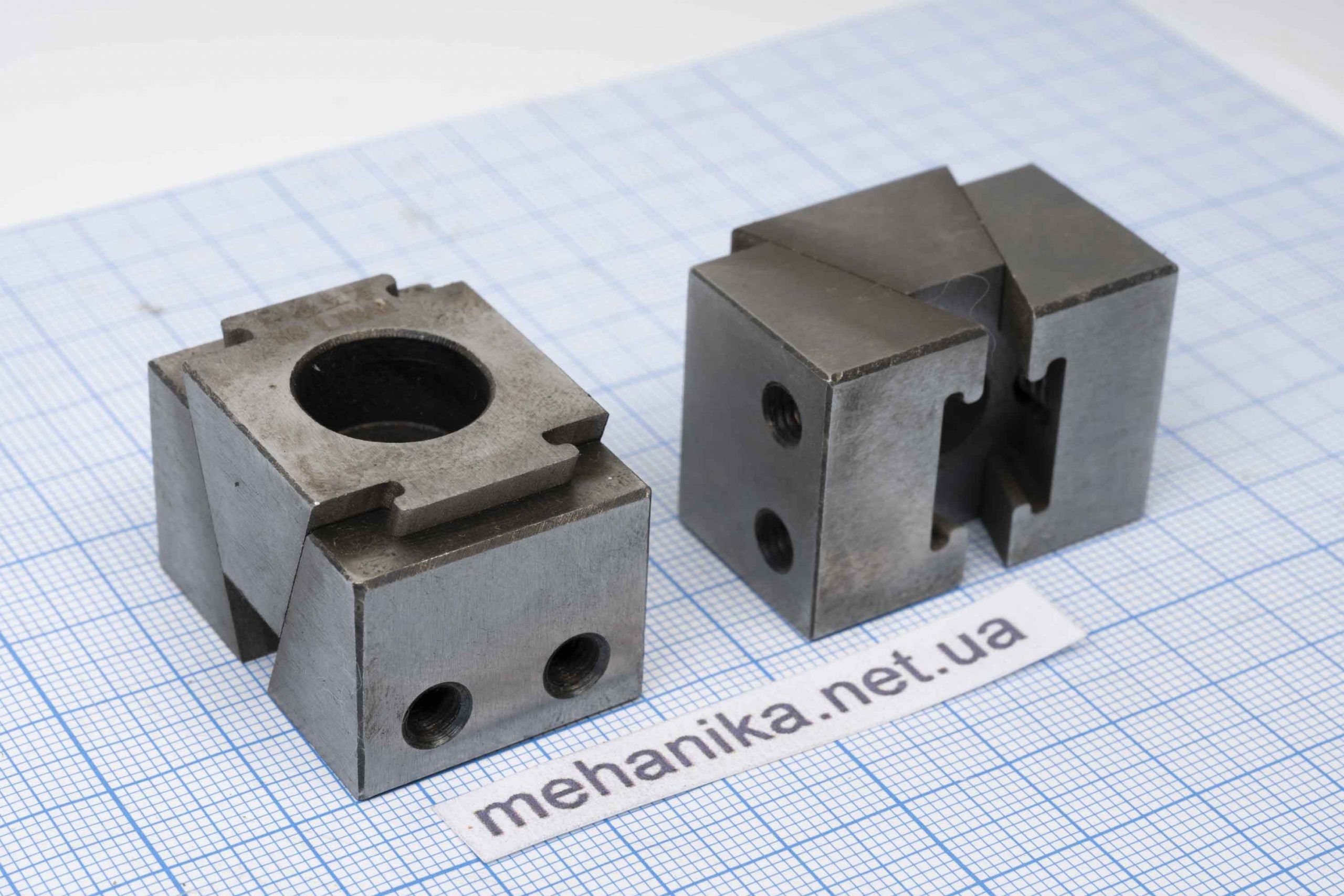 Блок затискний, клиновий, кріплення з боку, сталь M8