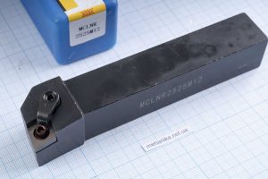 Різець (державка) зі змінними пластинами MCLNR2525M12, прохідний