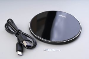Бездротовий зарядний пристрій з LED індикацією, настільний, Type-C, діаметр 10 см, чорний глянець