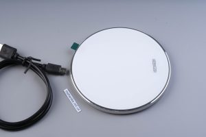 Бездротовий зарядний пристрій з LED індикацією, настільний, microUSB, діаметр 10 см, білий глянець