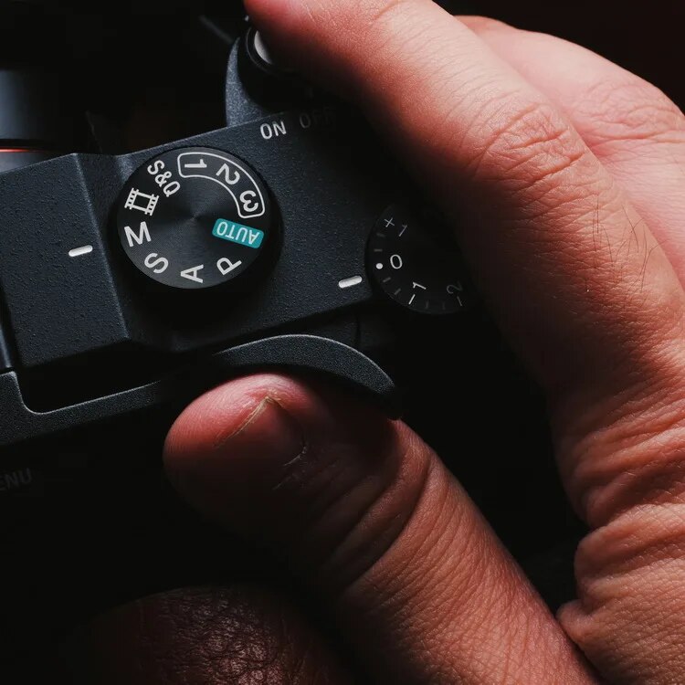 Заглушка-ручка в "гарячий" черевик для зручної роботи з фотокамерою SONY A7C