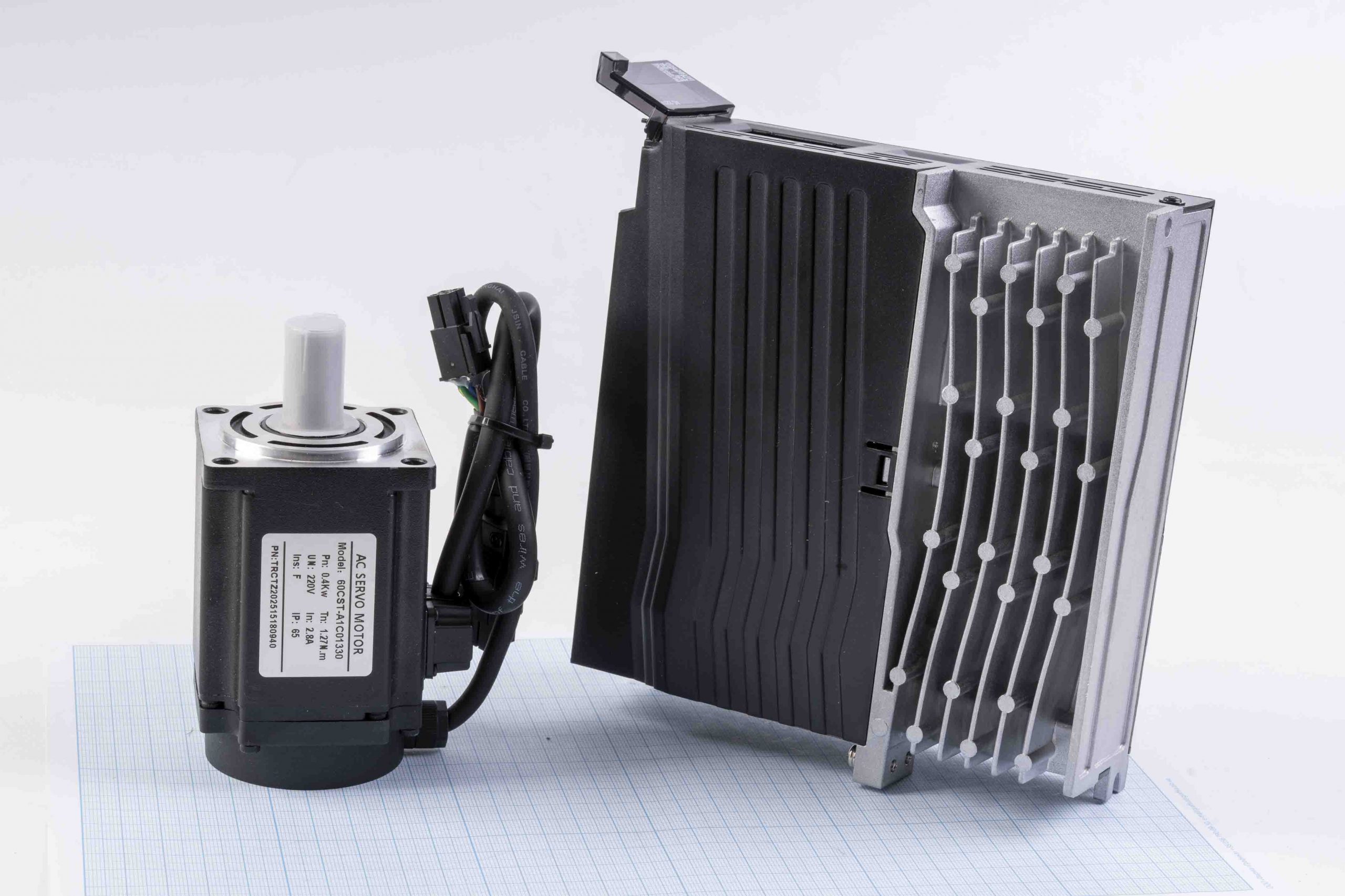 Серводвигун SDC60AEA04030-SC3-AP-CB (400W, 1.27 Nm) + серводрайвер SD100C-15AL-GBN 220V/7A