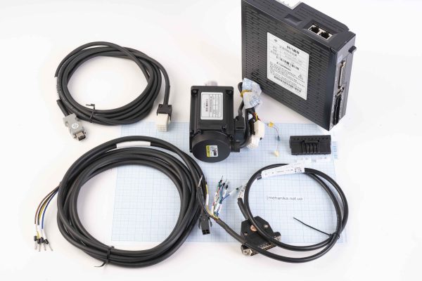 Серводвигун SDC60AEA04030-SC3-AP-CB (400W, 1.27 Nm) + серводрайвер SD100C-15AL-GBN 220W/7A