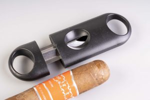 Гільйотина (ніж) для торця сигар, пластикова, V-подібний ніж