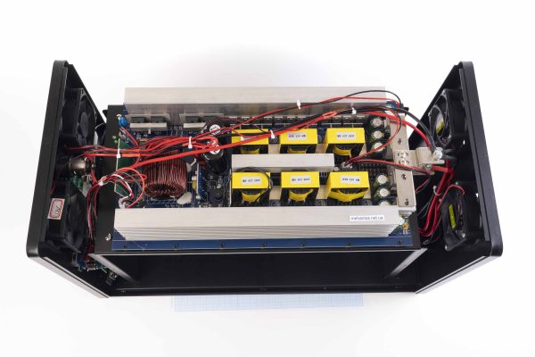 Інвертор DC12V/AC220V, 3000W з корпусом для встановлення акумулятора LiFePO4