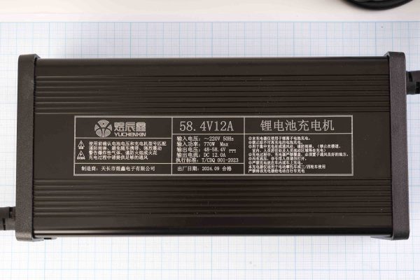 Зарядний пристрій для акумуляторів LiFePO4 16S/58.4V/12A 770W, з індикатором заряду