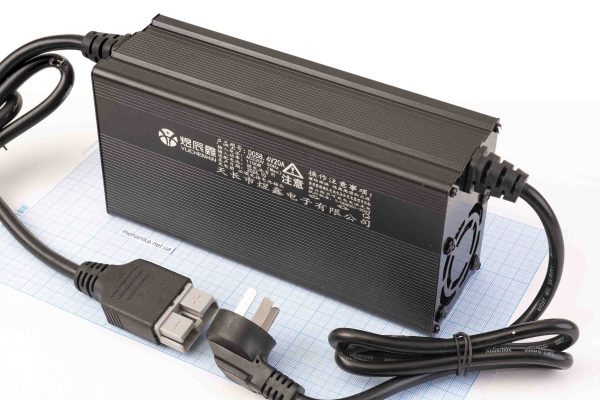 Зарядний пристрій для акумуляторів LiFePO4 16S/58.4V/20A 1100W