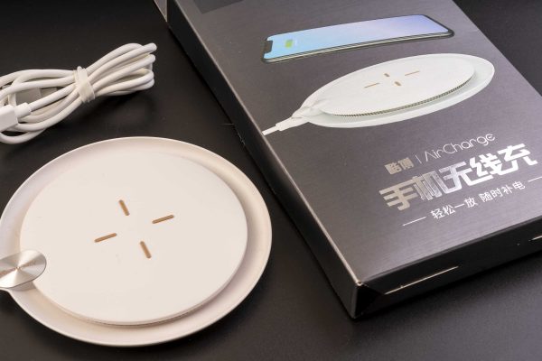 Бездротовий зарядний пристрій з LED індикацією, настільний, microUSB 10W, діаметр 11 см, білий мат