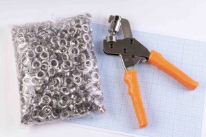 Діркопробивач для люверсів + 500 шт люверсів діаметром 10 мм