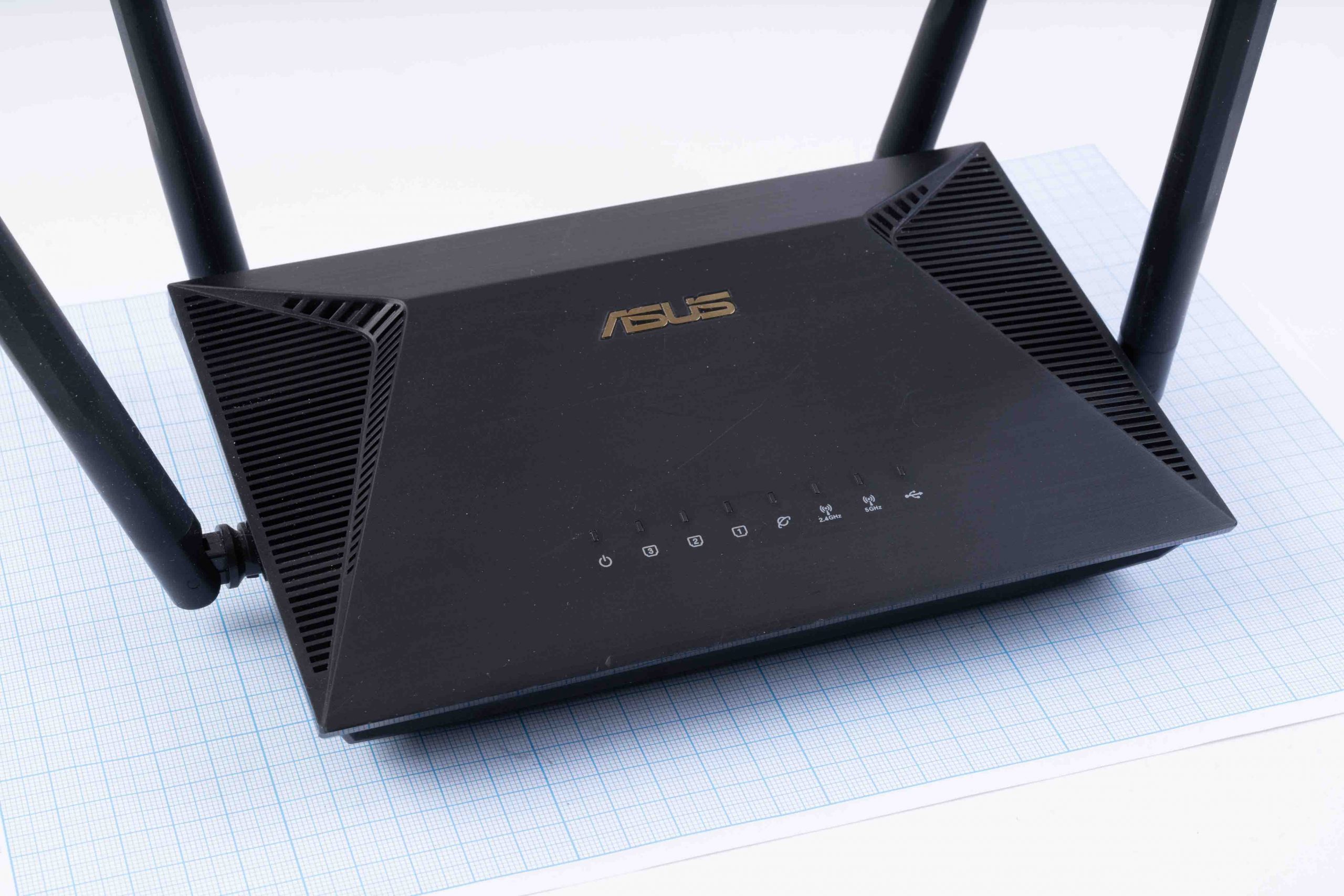Маршрутизатор ASUS RT-AX53U AX1800 3xGE LAN 1xGE WAN 1xUSB MU-MIMO OFDMA