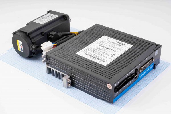 Серводвигун з гальмом SDC60AEA04030-SC3B-AP-CB (400W, 1.27 Nm) + серводрайвер SD100C-15AL-GBN 220V/7A