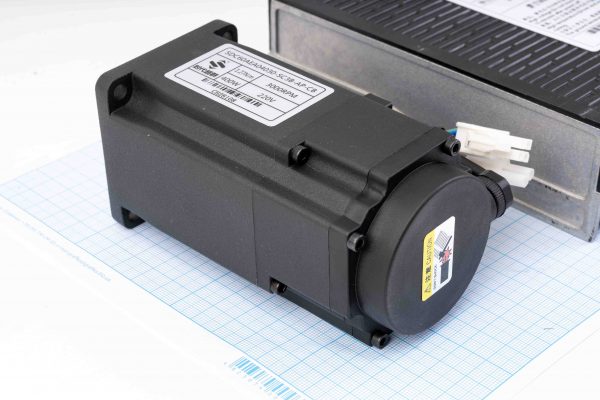 Серводвигун з гальмом SDC60AEA04030-SC3B-AP-CB (400W, 1.27 Nm) + серводрайвер SD100C-15AL-GBN 220V/7A