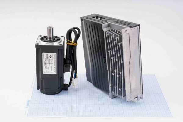 Серводвигун з гальмом SDC60AEA04030-SC3B-AP-CB (400W, 1.27 Nm) + серводрайвер SD100C-15AL-GBN 220V/7A