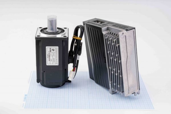Серводвигун SDC80AEA07530-SC3B-AP-CB (750W, 2.39 Nm) + серводрайвер SD100C-20AL-GBN 220V/10A