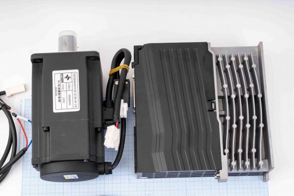 Серводвигун SDC80AEA07530-SC3B-AP-CB (750W, 2.39 Nm) + серводрайвер SD100C-20AL-GBN 220V/10A