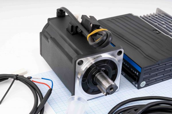 Серводвигун SDC80AEA07530-SC3B-AP-CB (750W, 2.39 Nm) + серводрайвер SD100C-20AL-GBN 220V/10A