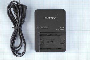 Зарядний пристрій Sony BC-QZ1 для акумулятора NP-FZ100, 8.4V/1.6A