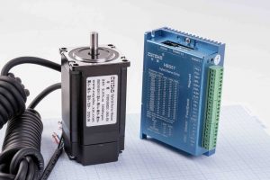 Кроковий двигун з енкодером Nema23(57) CNYOHO 57BYGH82EC-1000 2.5Nm, 3.0А + гібридний серводрайвер CNYOHO HBS57, кабель 300 см