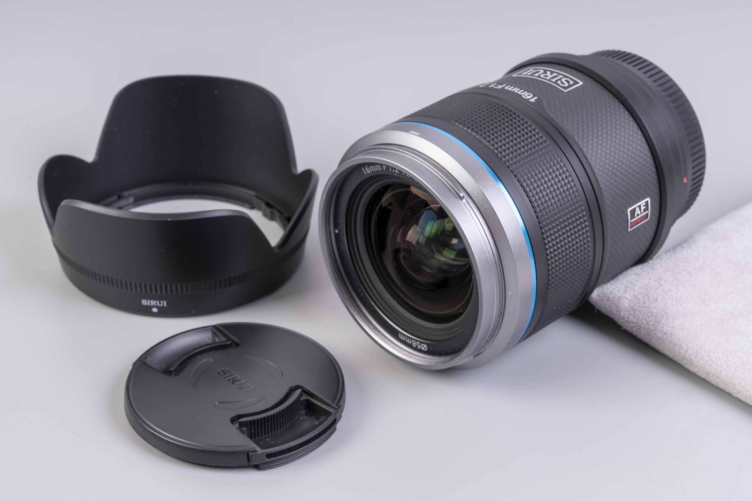 Обʼєктив швидкісний SIRUI Sniper 16mm F1.2 AF APS-C (Sony E-mount)