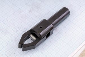 Барпуллер із загартованими губками (витягувач прутка) LLQ-W20, діапазон 2-40 мм, хвостовик квадрат 20×20 мм