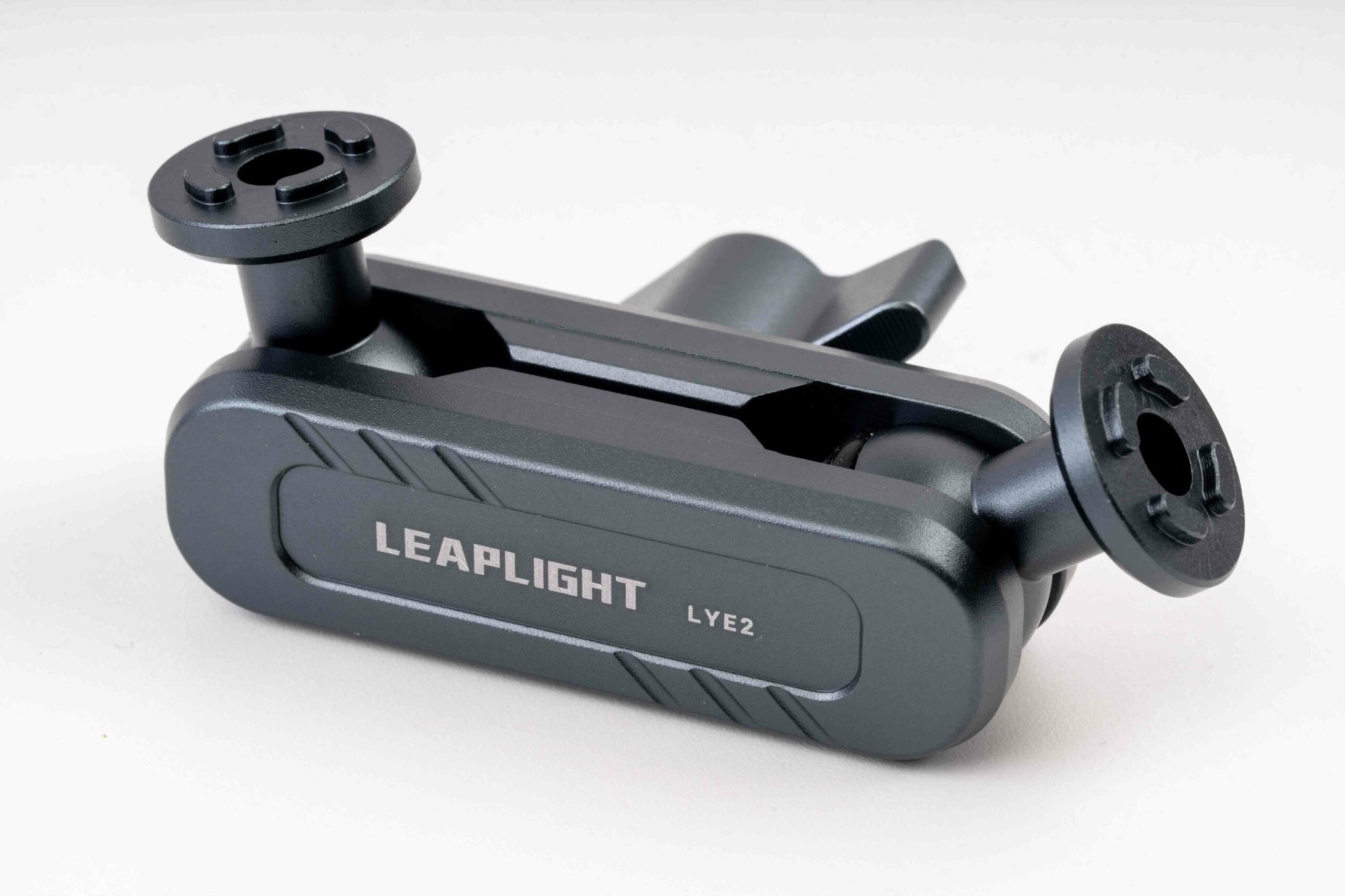 Шарнірний кронштейн Leaplight з системою швидкознімних адаптерів LP 1/4
